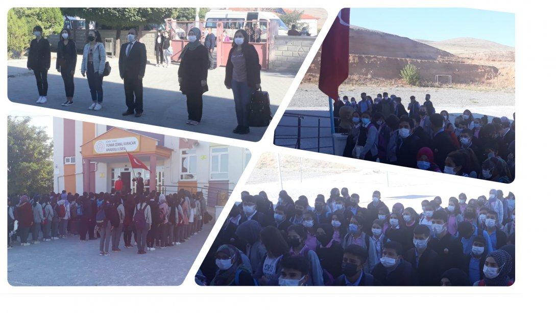 Haftayı, Cemal Karacan Anadolu Lisesinde, öğrenci ve öğrencilerle birlikte İstiklal Marşımızı söyleyerek kapattık.