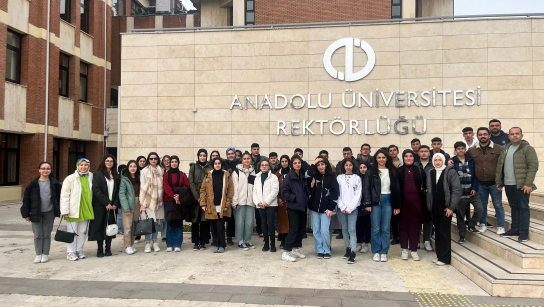 Lise öğrencileri Eskişehir'i gezdi